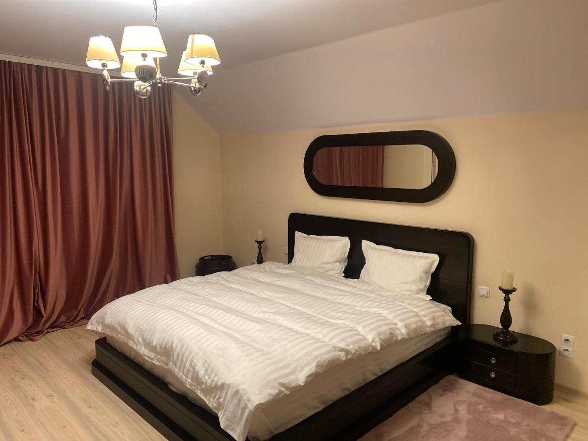 Janine Garden Hotell Braşov Exteriör bild