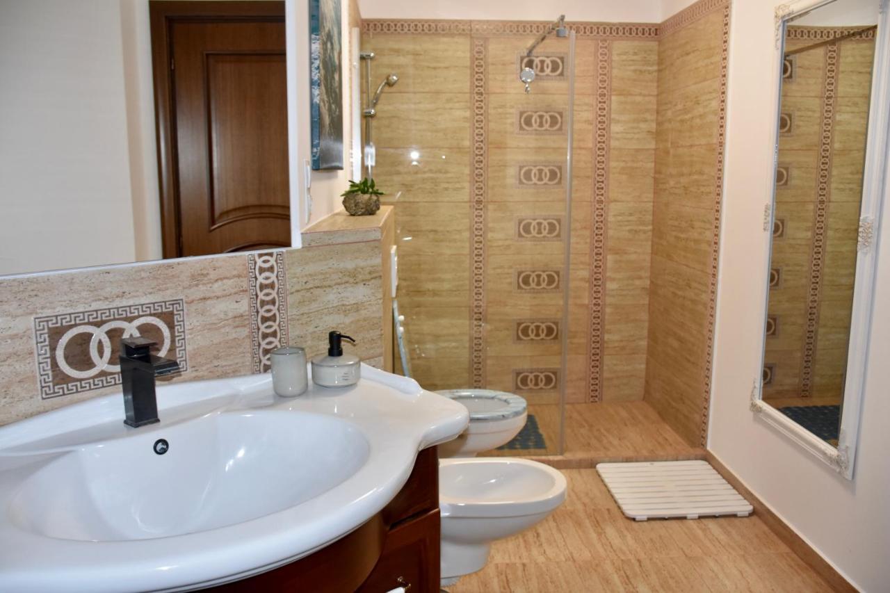 Janine Garden Hotell Braşov Exteriör bild