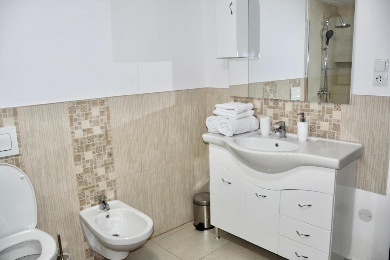 Janine Garden Hotell Braşov Exteriör bild