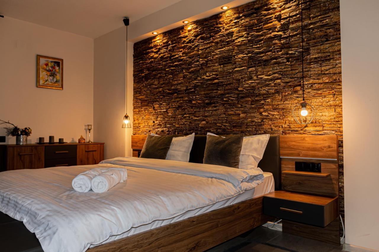 Janine Garden Hotell Braşov Exteriör bild