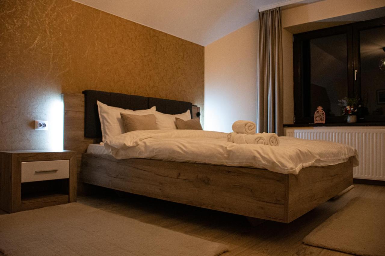 Janine Garden Hotell Braşov Exteriör bild