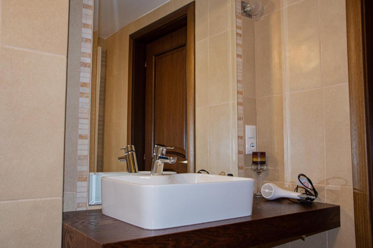 Janine Garden Hotell Braşov Exteriör bild