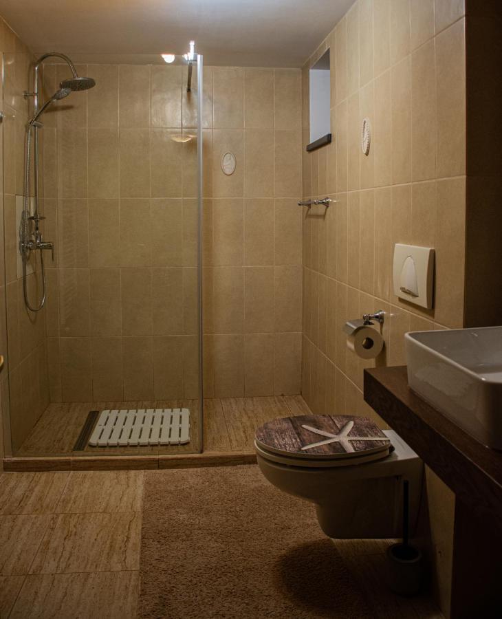 Janine Garden Hotell Braşov Exteriör bild