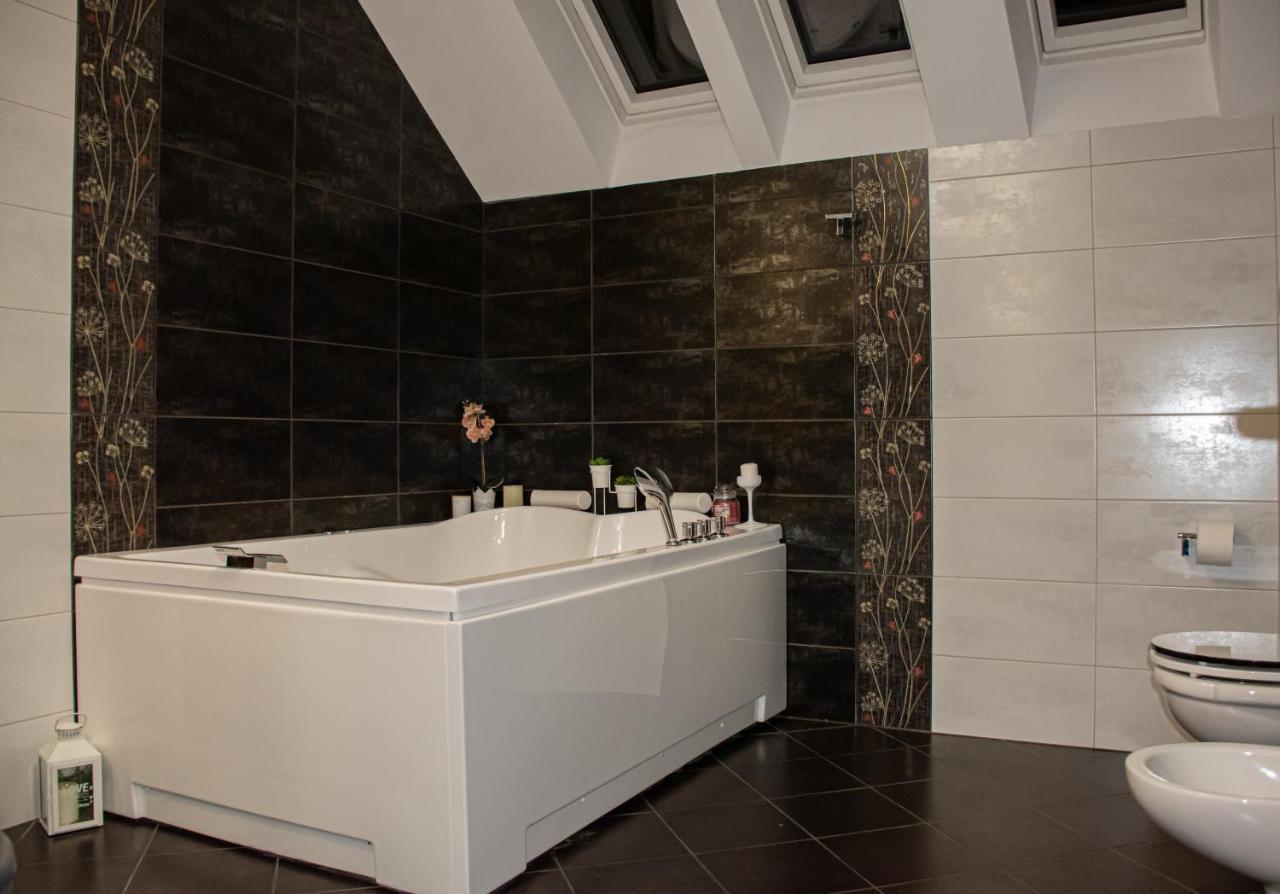 Janine Garden Hotell Braşov Exteriör bild