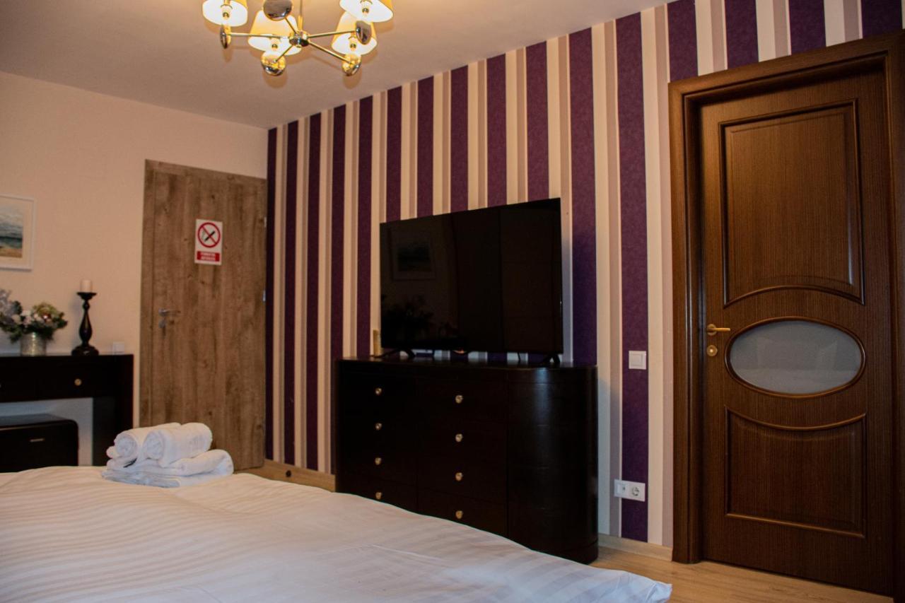 Janine Garden Hotell Braşov Exteriör bild