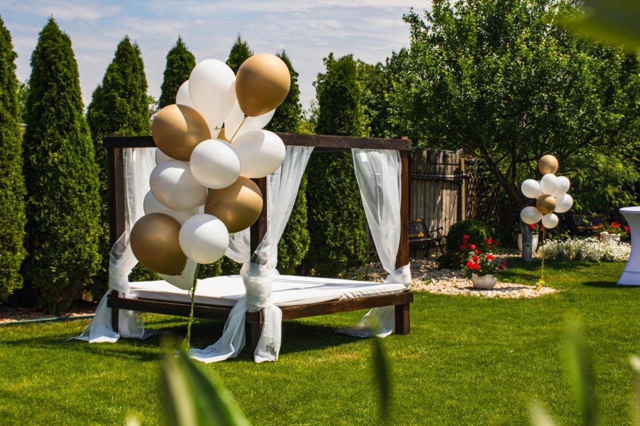 Janine Garden Hotell Braşov Exteriör bild